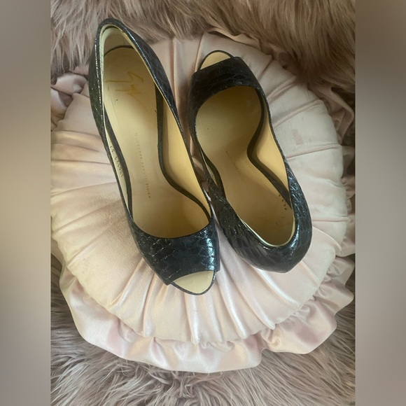 - GIUSEPPE ZANOTTI Black Snake Peep Toe Platform Pumps Size 37 high heels … - Picture 6 of 15